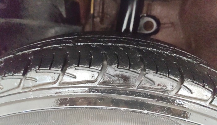 2017 Mahindra Kuv100 K8 6 STR, Petrol, Manual, 76,124 km, Left Front Tyre Tread