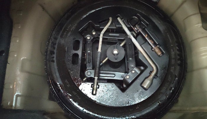 2017 Mahindra Kuv100 K8 6 STR, Petrol, Manual, 76,124 km, Spare Tyre