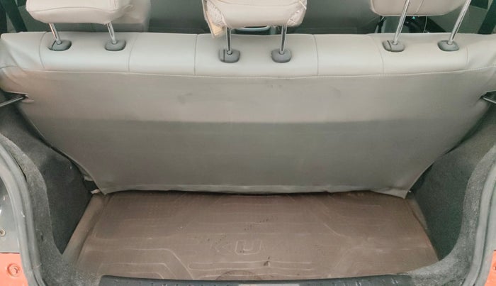 2017 Mahindra Kuv100 K8 6 STR, Petrol, Manual, 76,124 km, Boot Inside