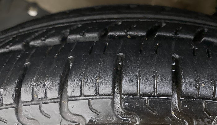 2012 Maruti A Star VXI, Petrol, Manual, 51,558 km, Left Front Tyre Tread