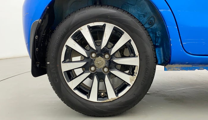 2016 Toyota Etios Liva LE PETROL, Petrol, Manual, 1,20,134 km, Right Rear Wheel