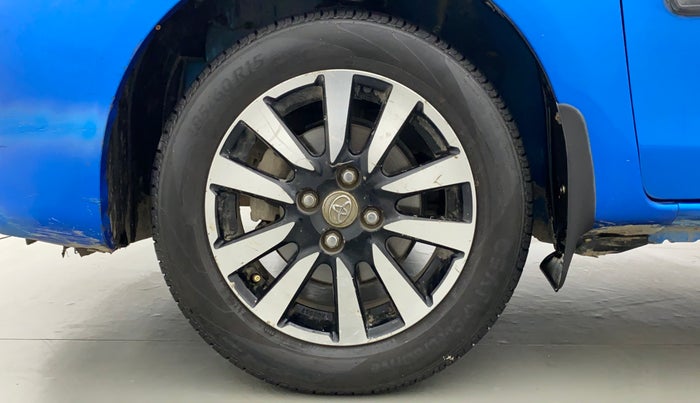 2016 Toyota Etios Liva LE PETROL, Petrol, Manual, 1,20,134 km, Left Front Wheel