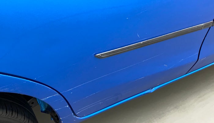 2016 Toyota Etios Liva LE PETROL, Petrol, Manual, 1,20,134 km, Right rear door - Minor scratches