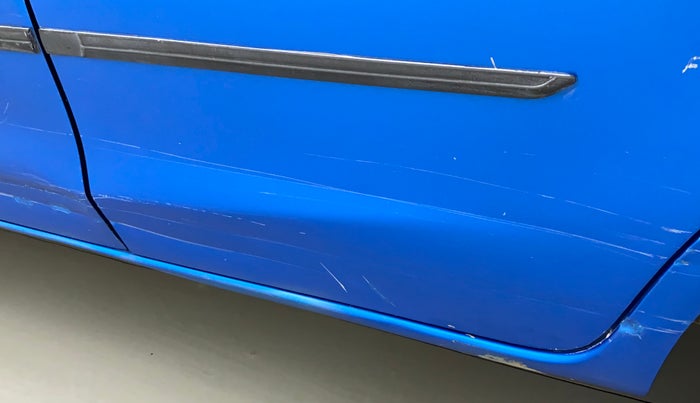 2016 Toyota Etios Liva LE PETROL, Petrol, Manual, 1,20,134 km, Rear left door - Slightly dented