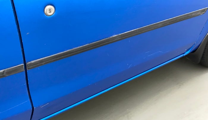 2016 Toyota Etios Liva LE PETROL, Petrol, Manual, 1,20,134 km, Driver-side door - Slightly dented