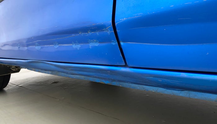 2016 Toyota Etios Liva LE PETROL, Petrol, Manual, 1,20,134 km, Left running board - Slightly dented