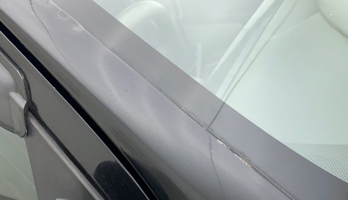 2016 Toyota Etios Liva LE PETROL, Petrol, Manual, 1,20,134 km, Right A pillar - Minor scratches