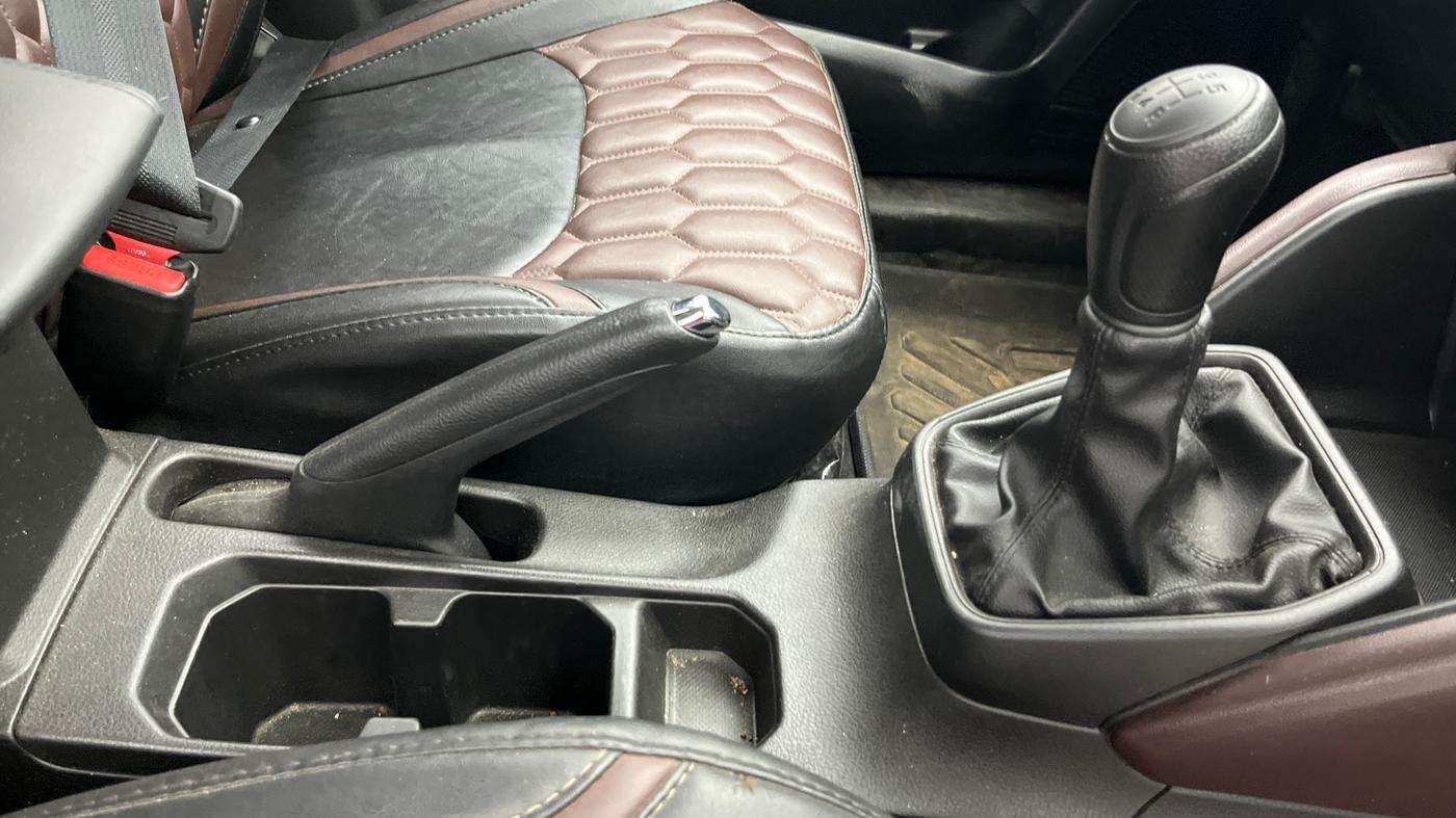 2024 Maruti Grand Vitara SIGMA SMART HYBRID, Petrol, Manual, 17,861 km, Gear Lever