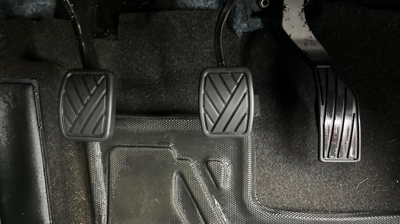 2024 Maruti Grand Vitara SIGMA SMART HYBRID, Petrol, Manual, 17,861 km, Pedals