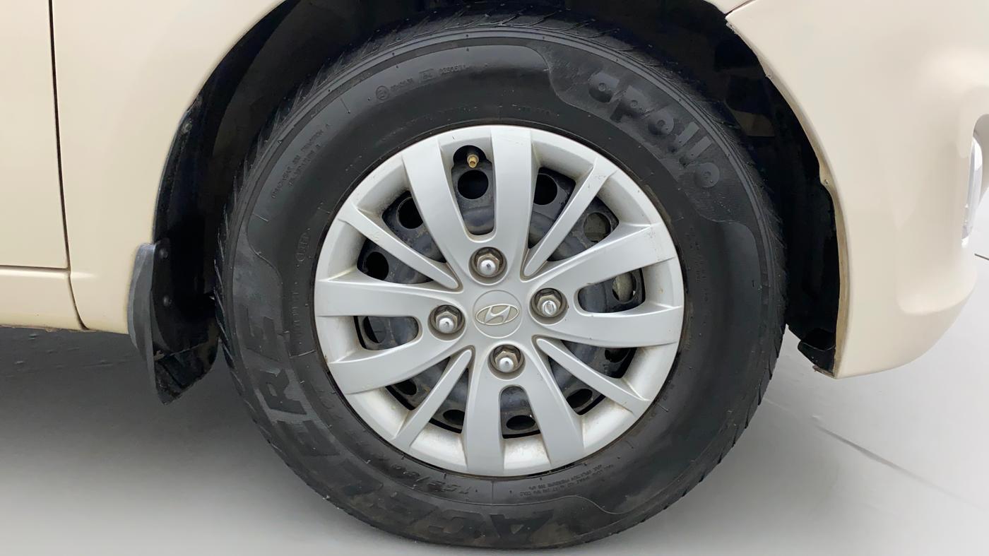 2014 Hyundai i10 SPORTZ 1.1, Petrol, Manual, 27,795 km, Right Front Wheel