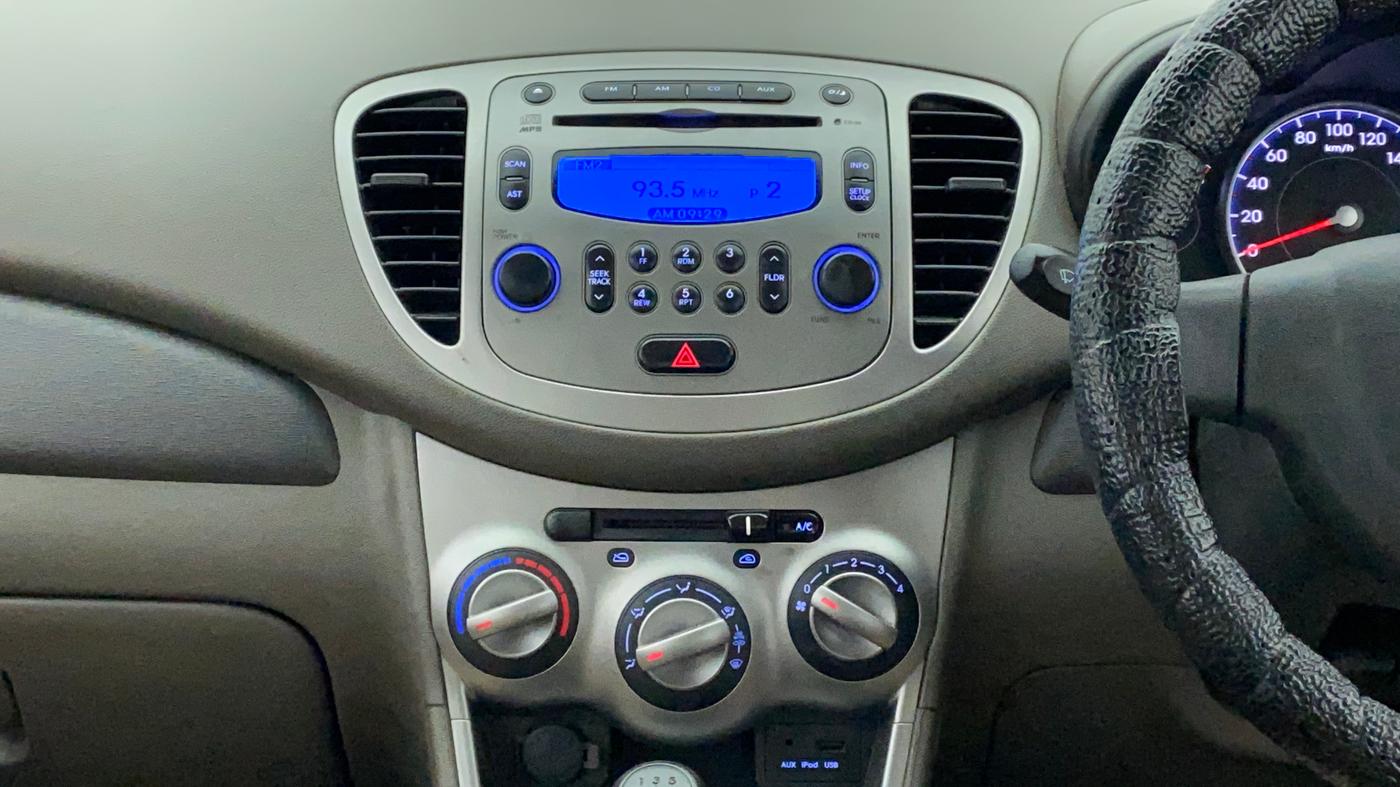 2014 Hyundai i10 SPORTZ 1.1, Petrol, Manual, 27,795 km, Air Conditioner