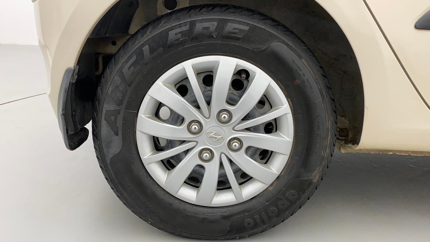 2014 Hyundai i10 SPORTZ 1.1, Petrol, Manual, 27,795 km, Right Rear Wheel