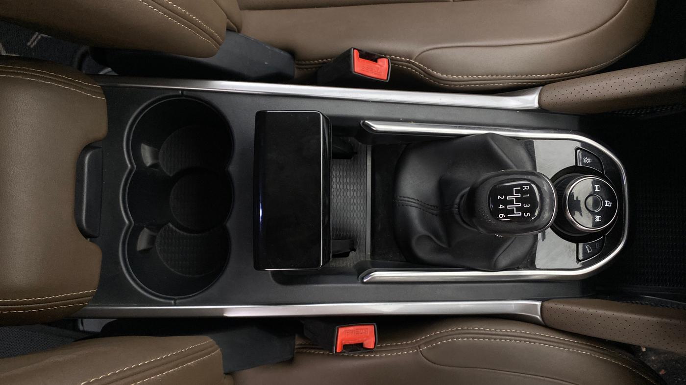 2019 Tata Harrier XZ 2.0L, Diesel, Manual, 99,169 km, Gear Lever