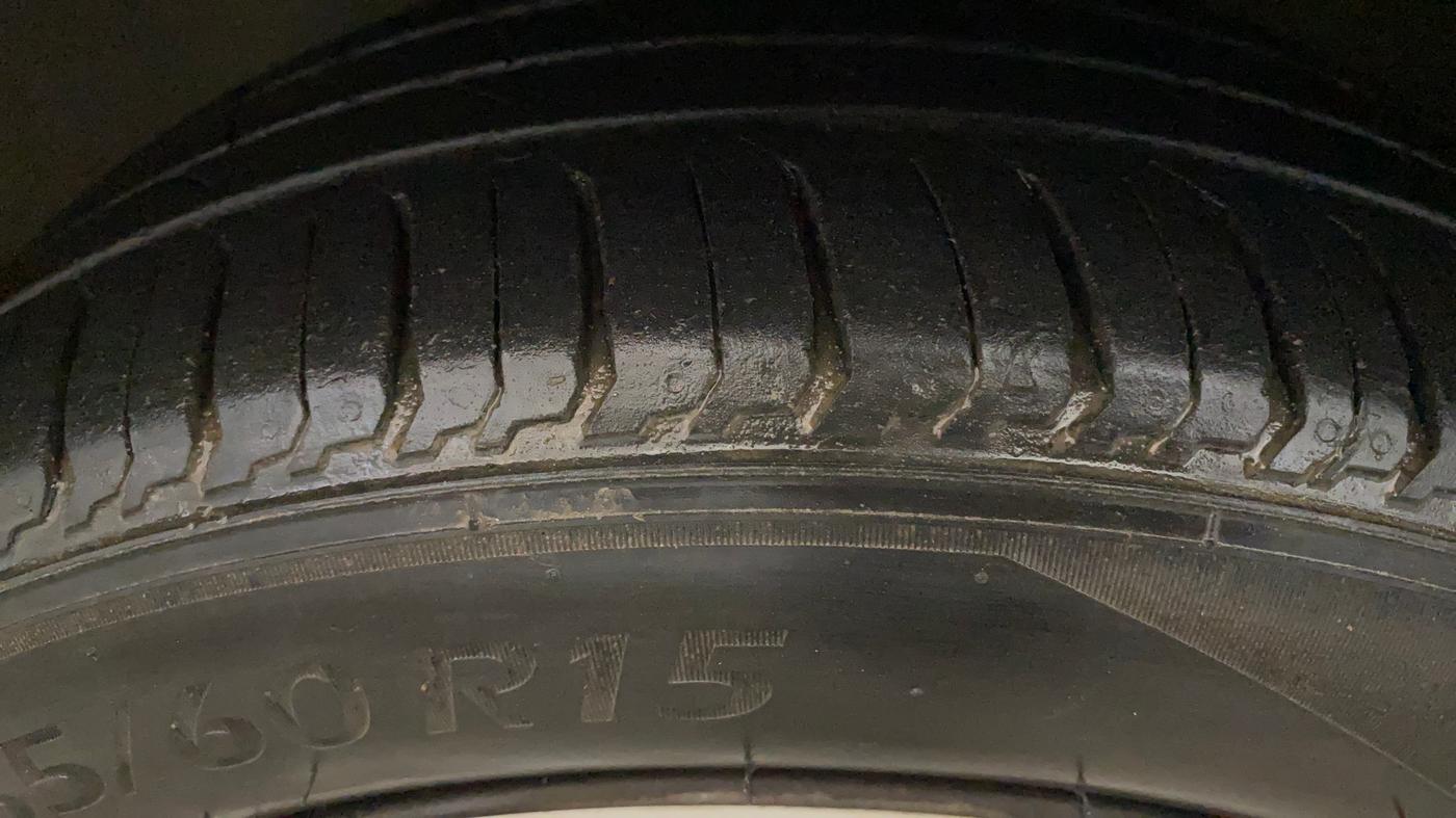 2016 Volkswagen Polo COMFORTLINE 1.2L, Petrol, Manual, 61,596 km, Left Front Tyre Tread