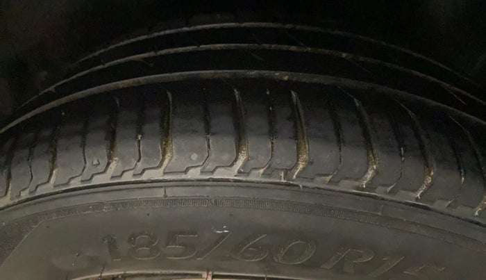 2016 Volkswagen Polo COMFORTLINE 1.2L, Petrol, Manual, 61,596 km, Left Rear Tyre Tread