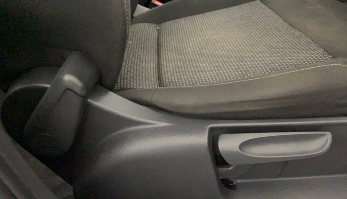 2016 Volkswagen Polo COMFORTLINE 1.2L, Petrol, Manual, 61,596 km, Driver Side Adjustment Panel