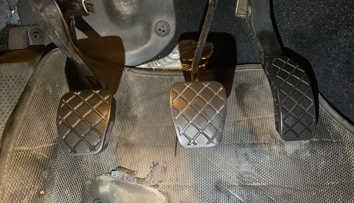 2016 Volkswagen Polo COMFORTLINE 1.2L, Petrol, Manual, 61,596 km, Pedals