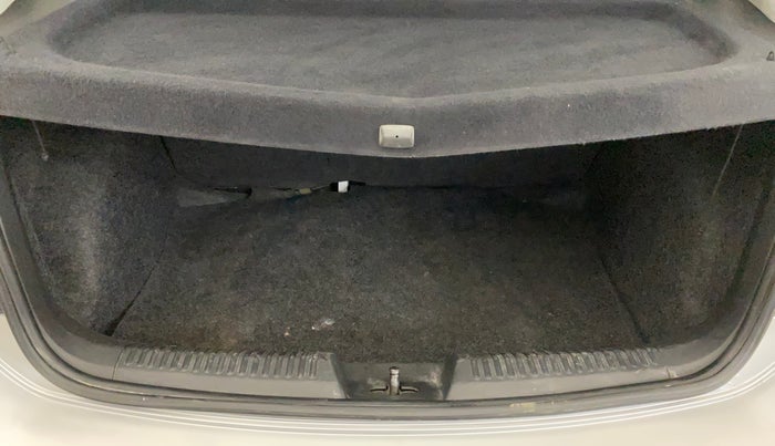 2016 Volkswagen Polo COMFORTLINE 1.2L, Petrol, Manual, 61,596 km, Boot Inside