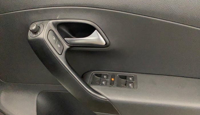 2016 Volkswagen Polo COMFORTLINE 1.2L, Petrol, Manual, 61,596 km, Driver Side Door Panels Control