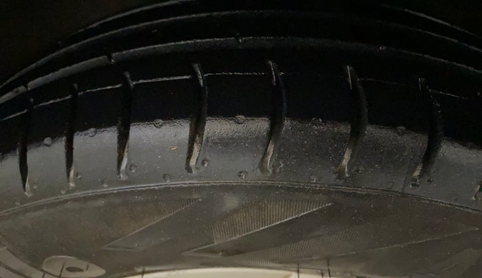 2020 Maruti Alto LXI CNG, CNG, Manual, 72,840 km, Left Front Tyre Tread