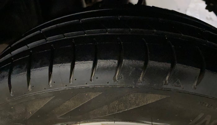 2020 Maruti Alto LXI CNG, CNG, Manual, 72,840 km, Left Rear Tyre Tread