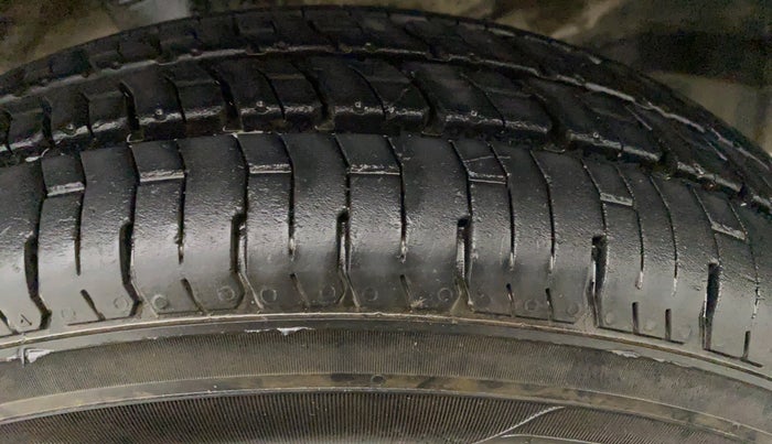 2015 Maruti Wagon R 1.0 LXI CNG, CNG, Manual, 47,305 km, Left Front Tyre Tread