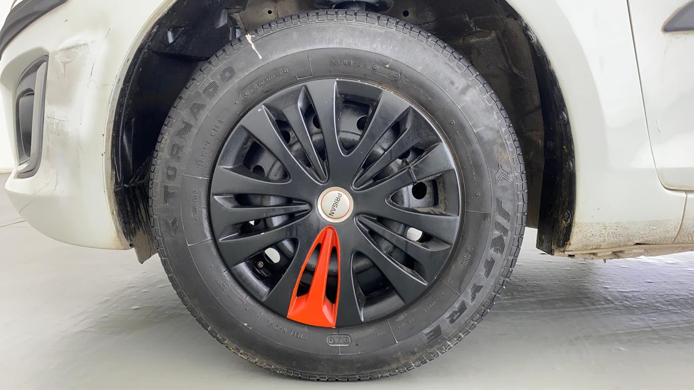2017 Maruti Swift VXI, CNG, Manual, 47,991 km, Left Front Wheel