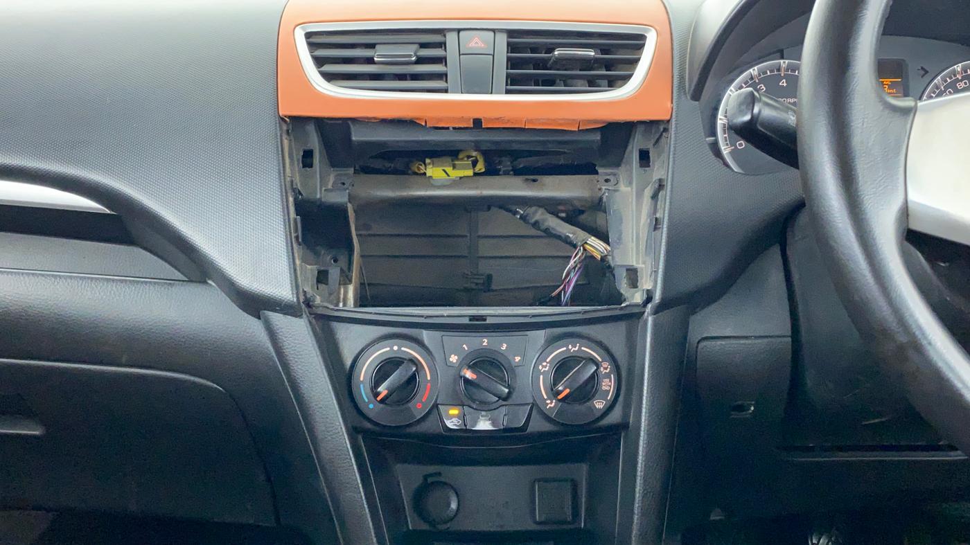2017 Maruti Swift VXI, CNG, Manual, 47,991 km, Air Conditioner