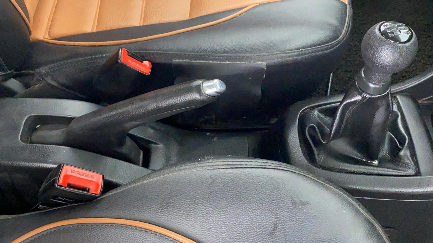 2017 Maruti Swift VXI, CNG, Manual, 47,991 km, Gear Lever