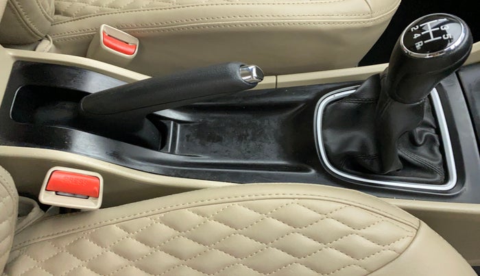 2018 Maruti Ciaz ZETA 1.5 SHVS VVT MT, Petrol, Manual, 37,060 km, Gear Lever
