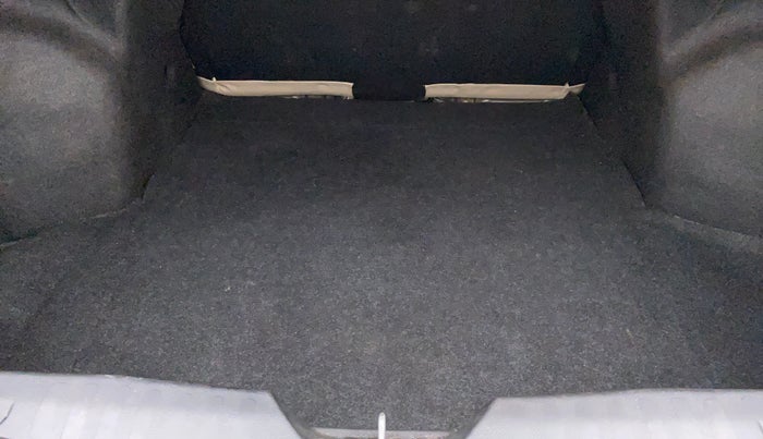 2018 Maruti Ciaz ZETA 1.5 SHVS VVT MT, Petrol, Manual, 37,060 km, Boot Inside