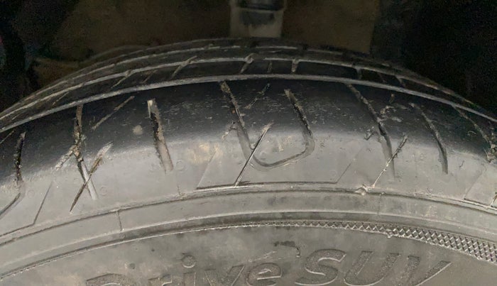 2015 Maruti S Cross ALPHA 1.6, Diesel, Manual, 1,49,991 km, Left Front Tyre Tread