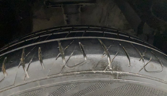 2015 Maruti S Cross ALPHA 1.6, Diesel, Manual, 1,49,991 km, Right Front Tyre Tread