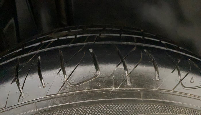 2015 Maruti S Cross ALPHA 1.6, Diesel, Manual, 1,49,991 km, Right Rear Tyre Tread