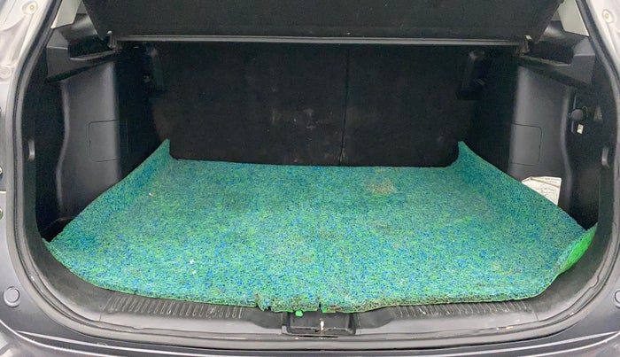 2015 Maruti S Cross ALPHA 1.6, Diesel, Manual, 1,49,991 km, Boot Inside