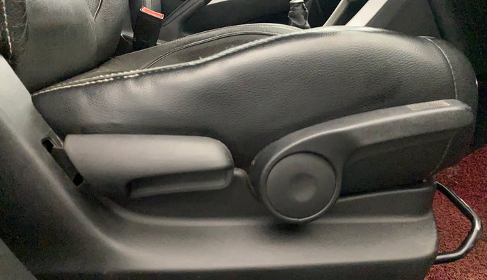 2015 Maruti S Cross ALPHA 1.6, Diesel, Manual, 1,49,991 km, Driver Side Adjustment Panel