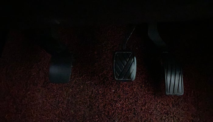 2015 Maruti S Cross ALPHA 1.6, Diesel, Manual, 1,49,991 km, Pedals