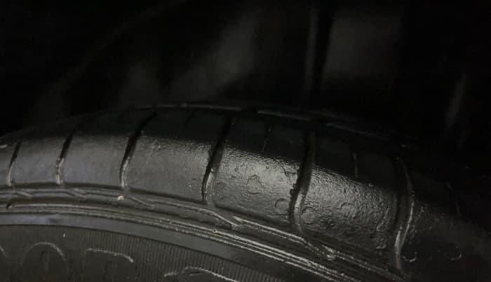 2017 Maruti Ciaz ALPHA 1.4 PETROL, CNG, Manual, 75,352 km, Left Rear Tyre Tread