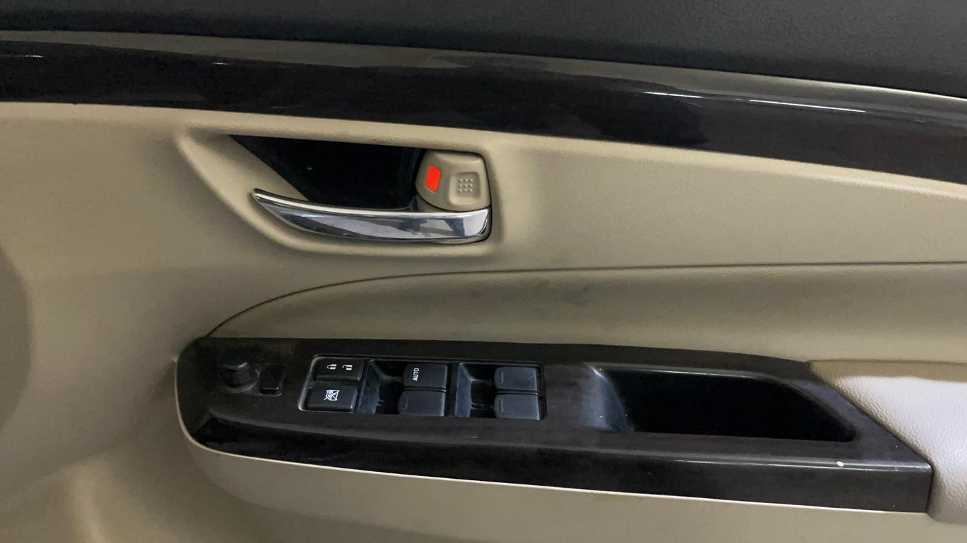 2017 Maruti Ciaz ALPHA 1.4 PETROL, CNG, Manual, 75,352 km, Driver Side Door Panels Control