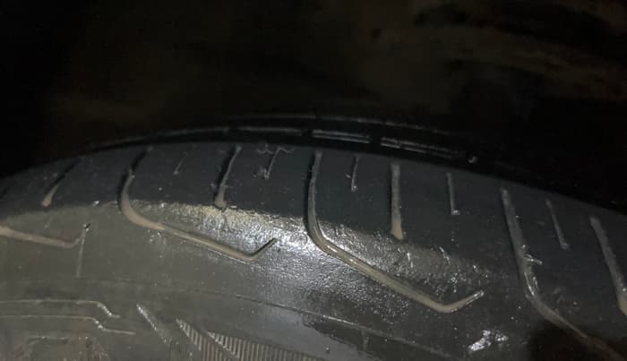 2017 Maruti Ciaz ALPHA 1.4 PETROL, CNG, Manual, 75,352 km, Right Front Tyre Tread