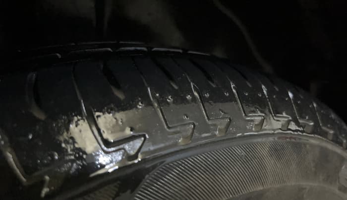 2017 Maruti Ciaz ALPHA 1.4 PETROL, CNG, Manual, 75,352 km, Right Rear Tyre Tread