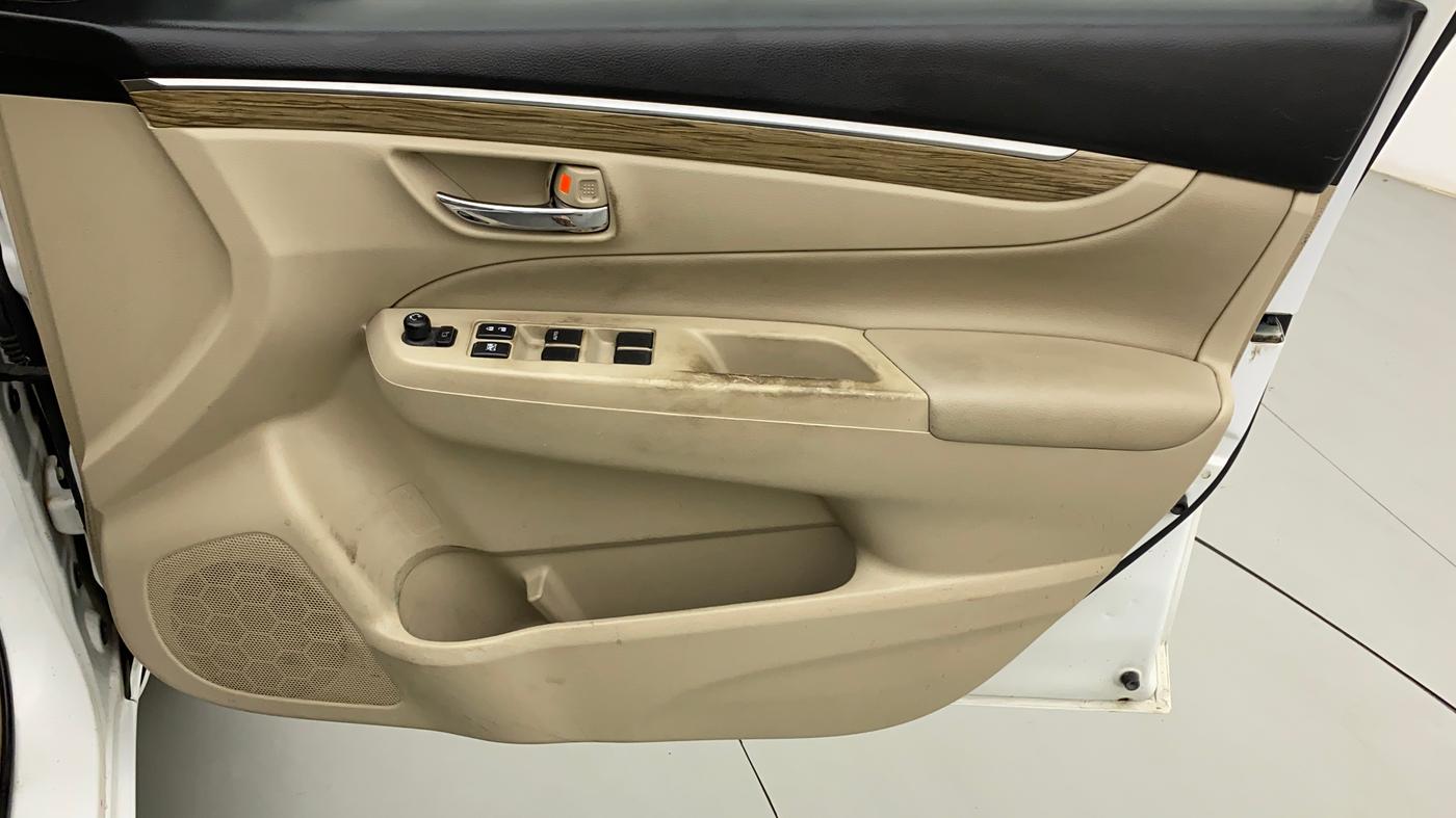 2018 Maruti Ciaz ALPHA 1.5 SHVS PETROL, Petrol, Manual, 60,556 km, Driver Side Door Panels Control