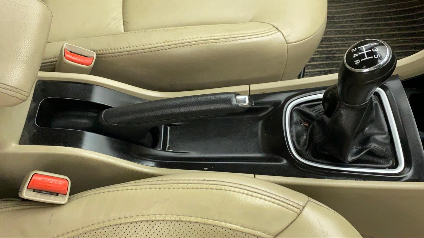2018 Maruti Ciaz ALPHA 1.5 SHVS PETROL, Petrol, Manual, 60,556 km, Gear Lever