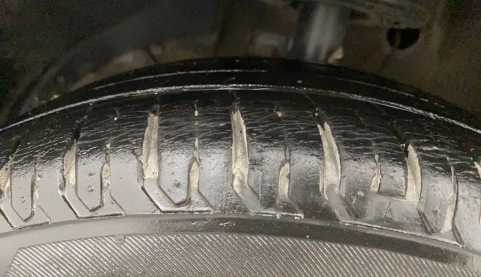 2019 Maruti Dzire ZXI, Petrol, Manual, 31,416 km, Left Front Tyre Tread