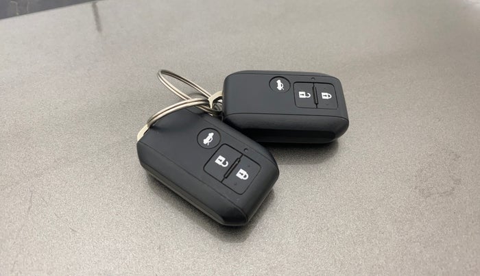 2019 Maruti Dzire ZXI, Petrol, Manual, 31,416 km, Key Close Up