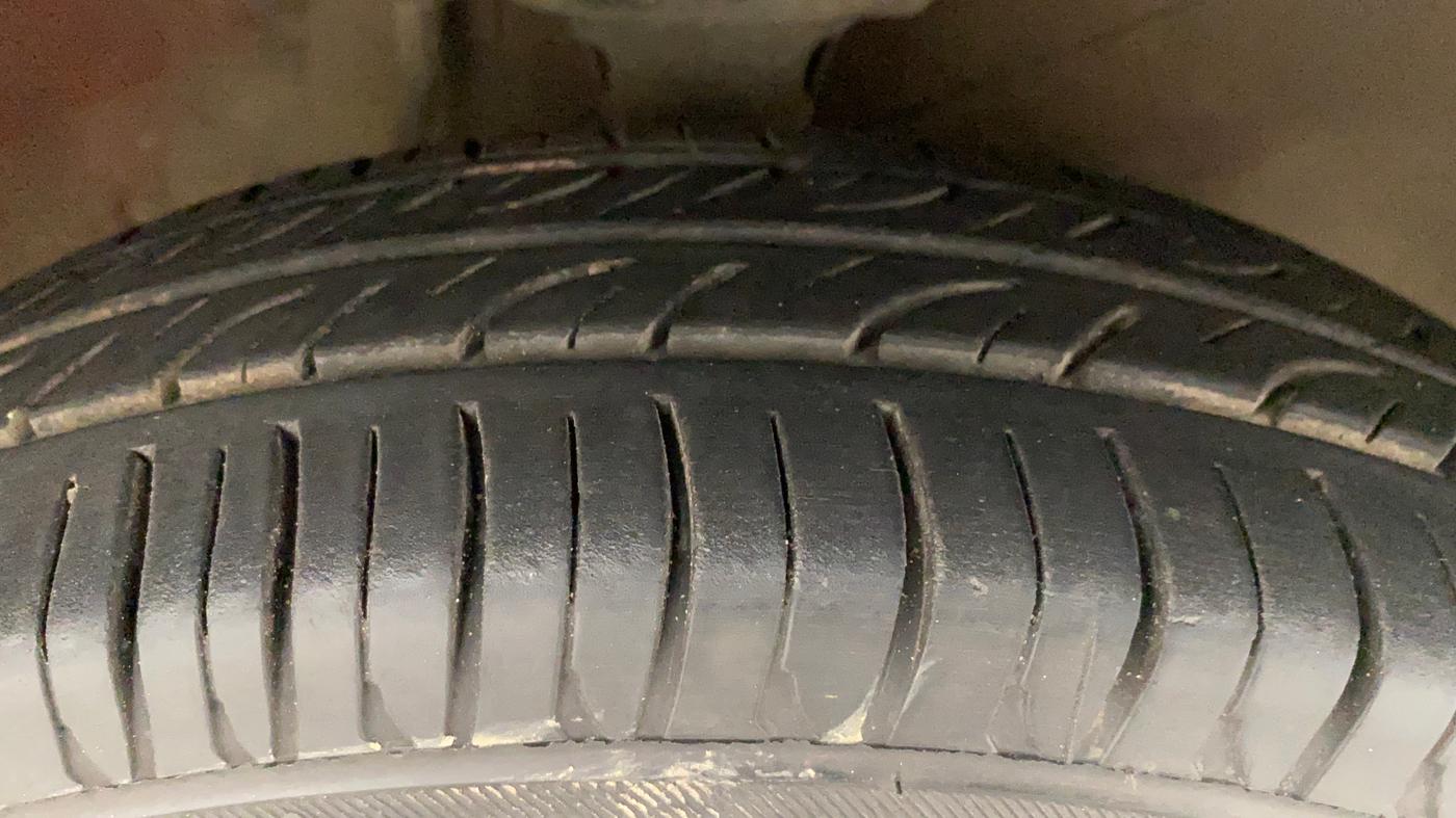 2012 Maruti Alto LXI, Petrol, Manual, 61,617 km, Right Front Tyre Tread