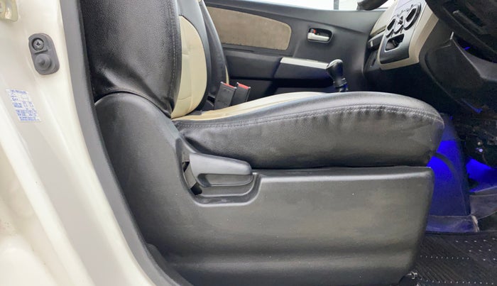 2016 Maruti Wagon R 1.0 VXI, Petrol, Manual, 45,423 km, Driver Side Adjustment Panel