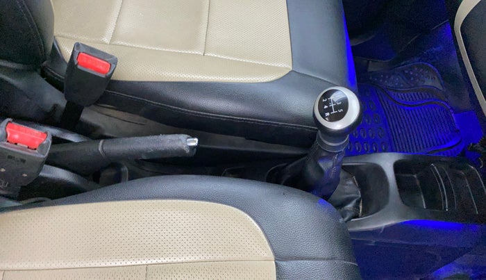 2016 Maruti Wagon R 1.0 VXI, Petrol, Manual, 45,423 km, Gear Lever