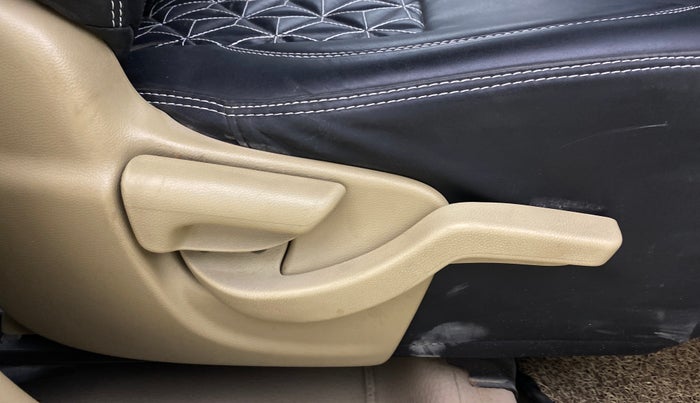 2016 Honda Brio VX MT, Petrol, Manual, 90,438 km, Driver Side Adjustment Panel