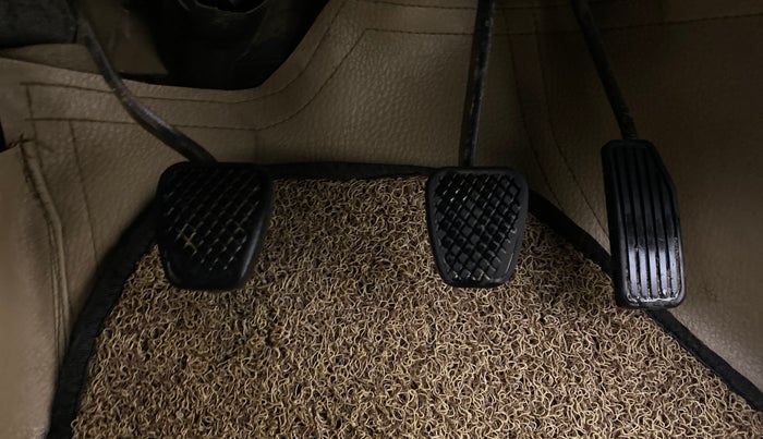 2016 Honda Brio VX MT, Petrol, Manual, 90,438 km, Pedals